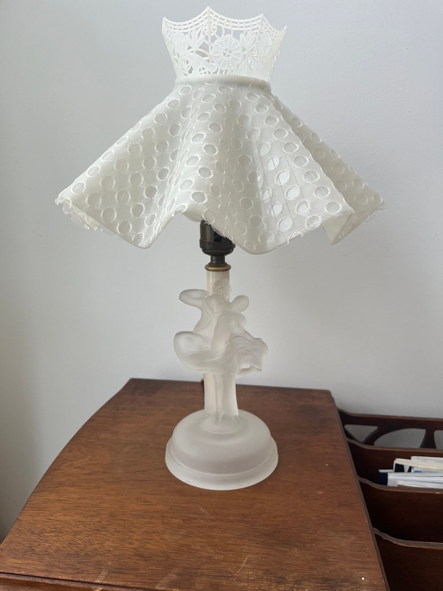 Vintage Art Deco 1930's frosted glass figural table or vanity lamp