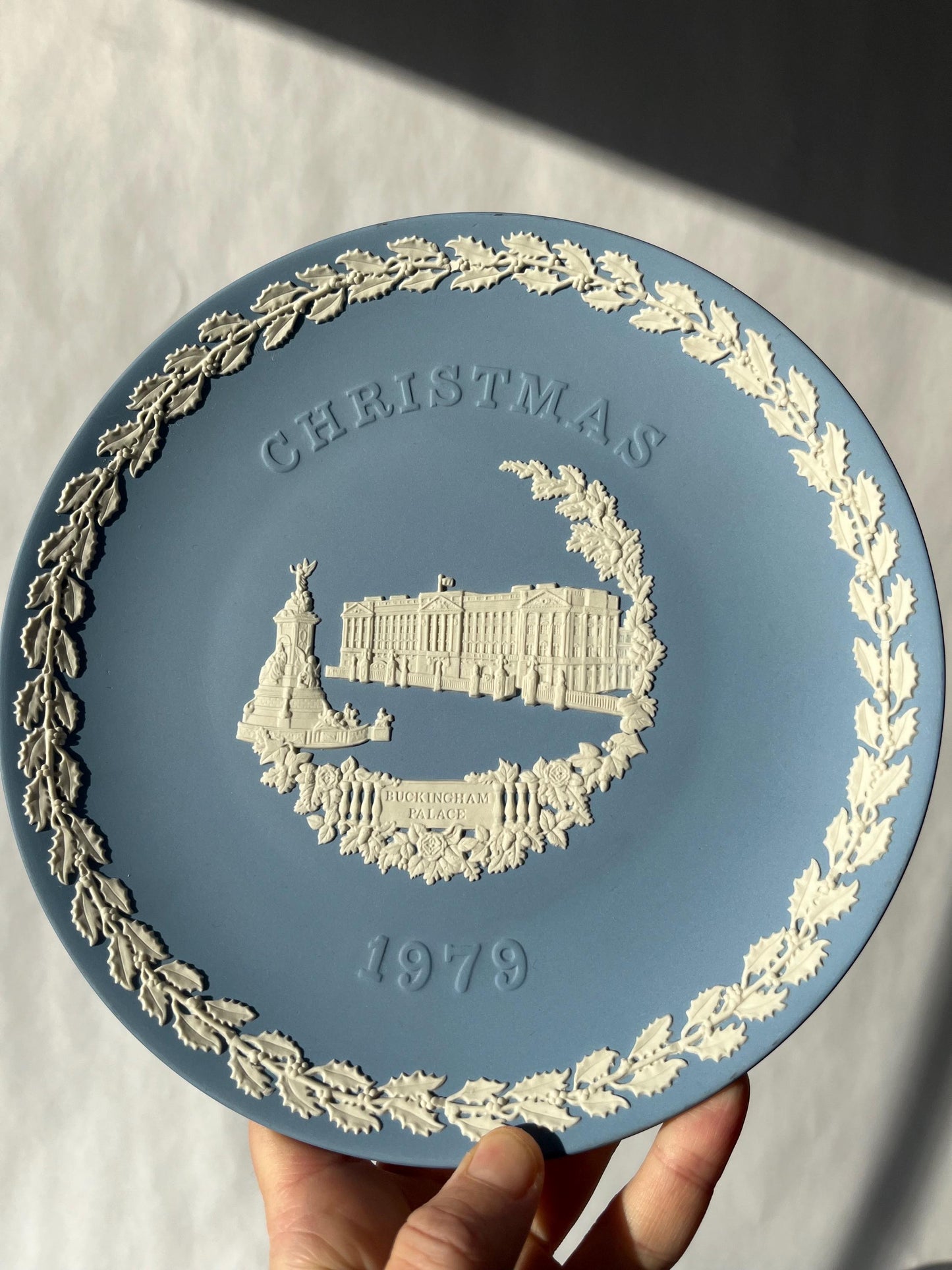 Vintage Wedgwood Jasperware Display Christmas Plate 1979 Buckingham Palace