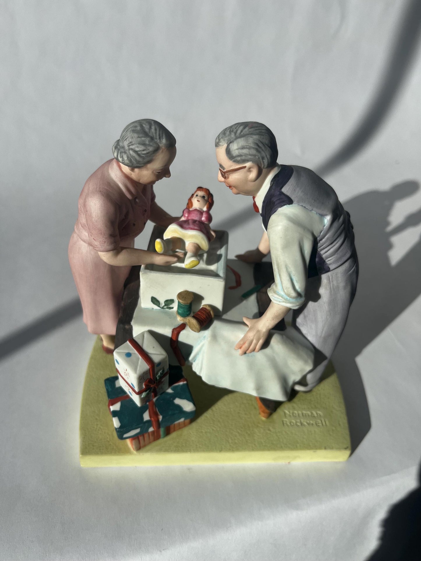 Vintage 1980 Figurine Wrapping Christmas Presents by Norman Rockwell American Family