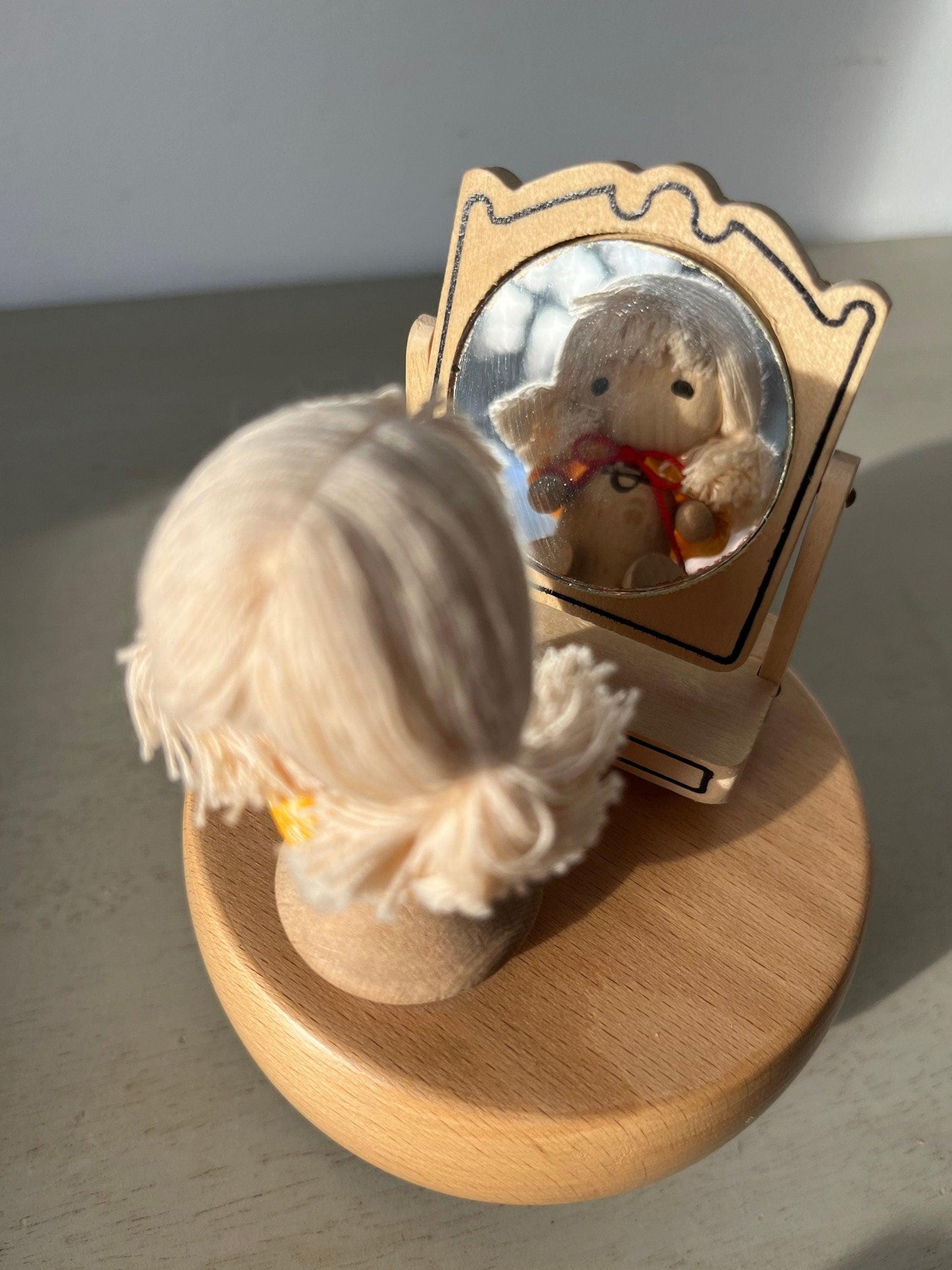 Vintage Otagiri Japan (OMC) music box ‘Girl & mirror