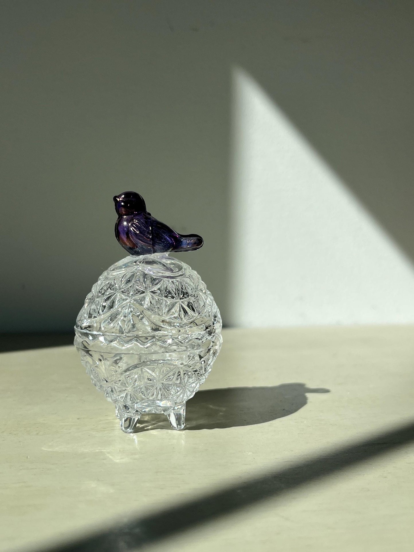 Vintagw Hofbauer Byrdes Lead Cut Crystal Bird Lided Round Dish Purple
