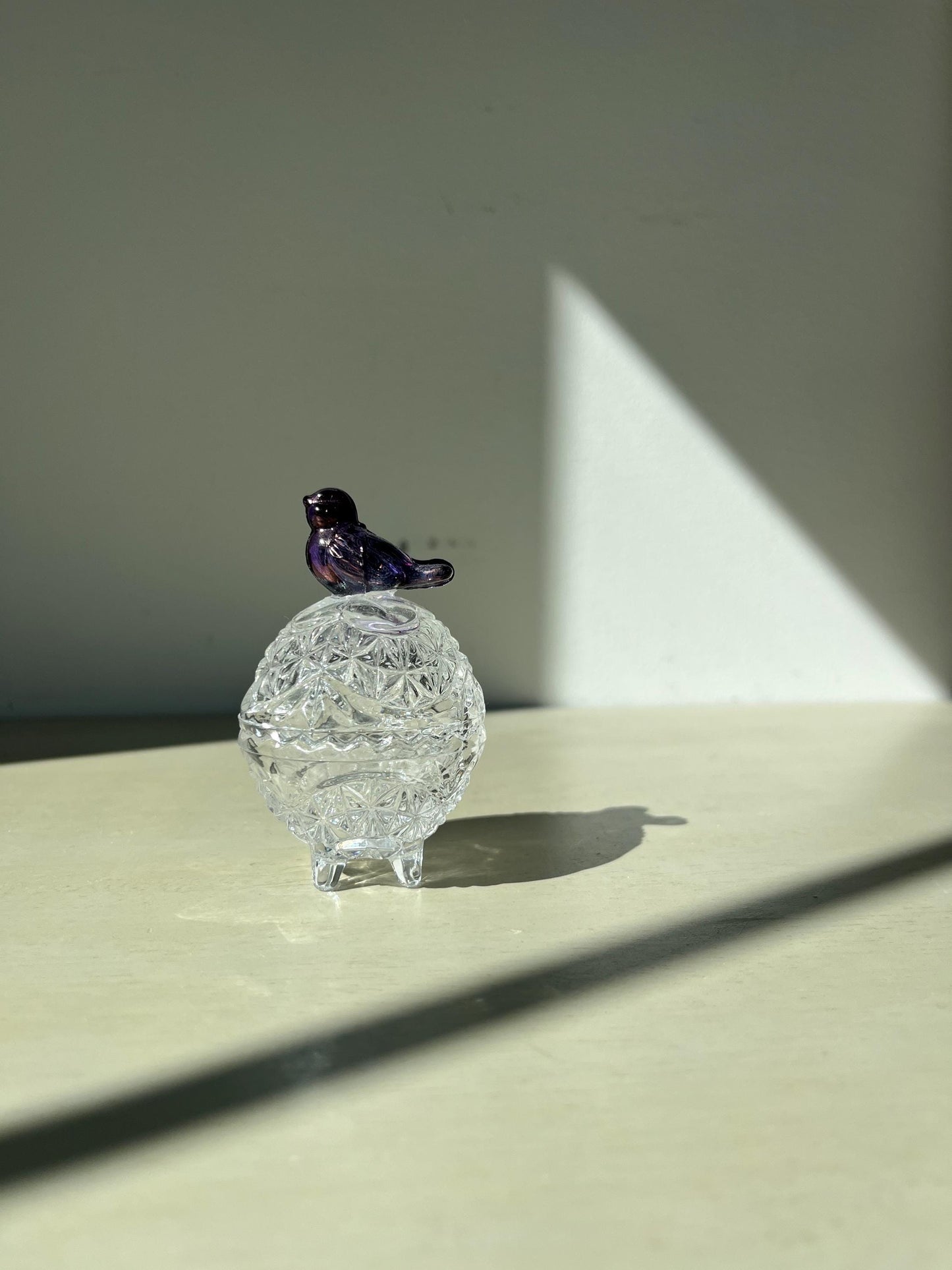 Vintagw Hofbauer Byrdes Lead Cut Crystal Bird Lided Round Dish Purple