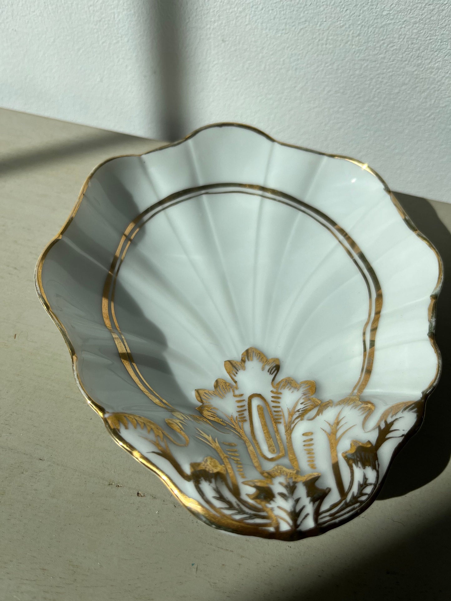 Vintage porcelain shell dish