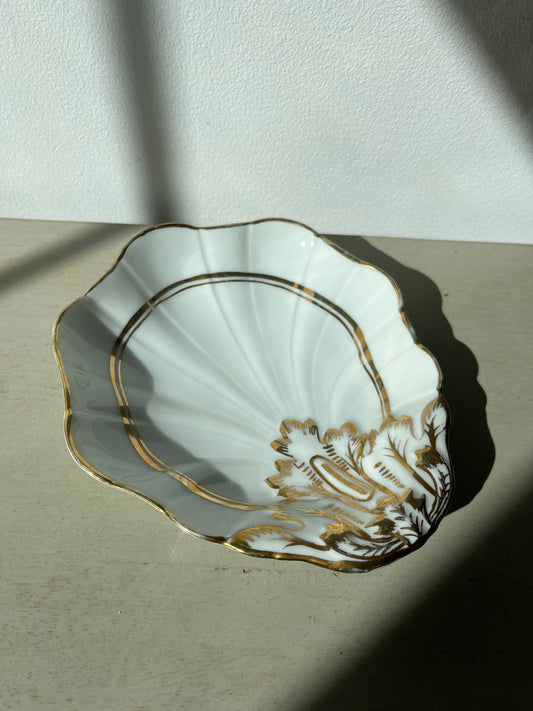 Vintage porcelain shell dish