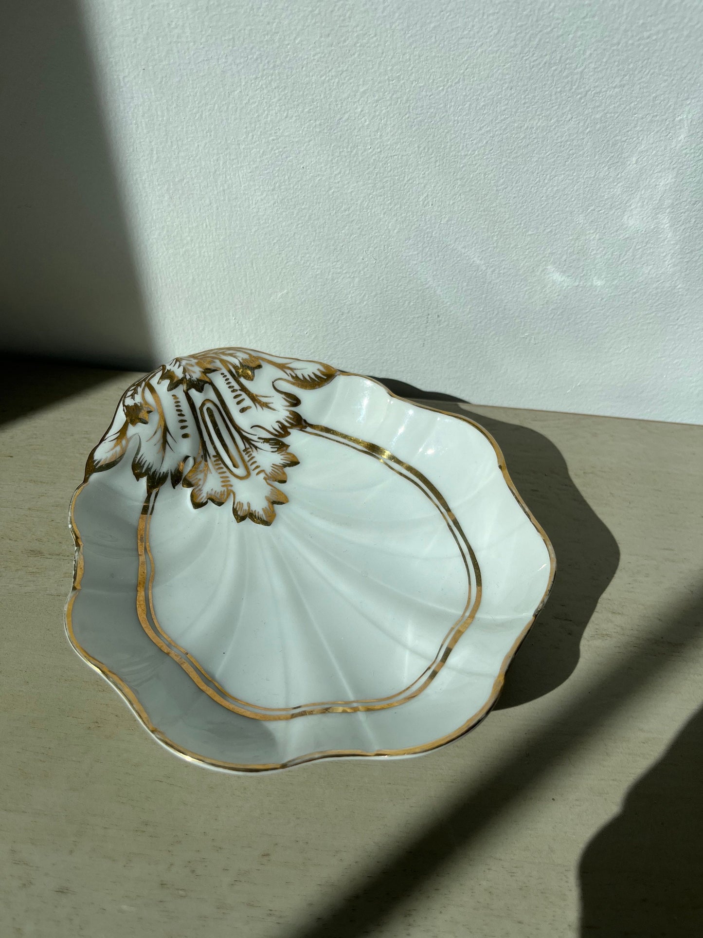 Vintage porcelain shell dish