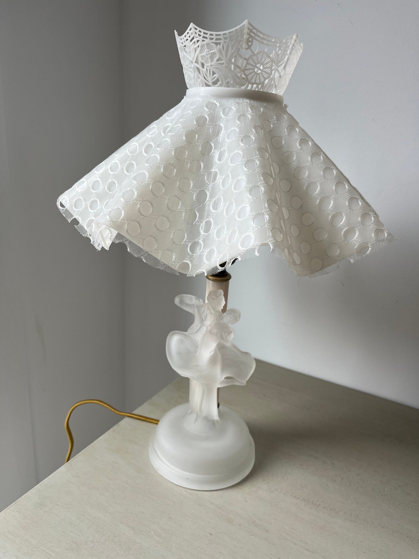 Vintage Art Deco 1930's frosted glass figural table or vanity lamp