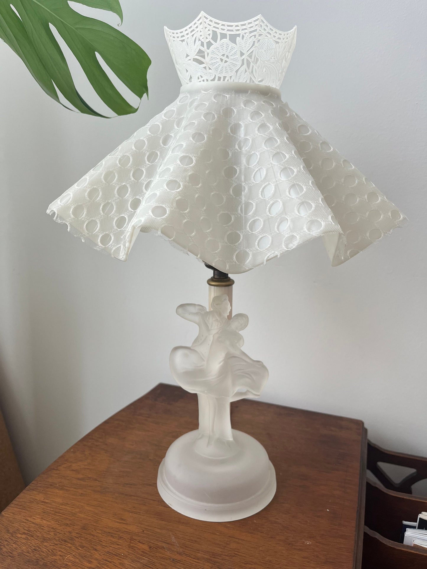 Vintage Art Deco 1930's frosted glass figural table or vanity lamp