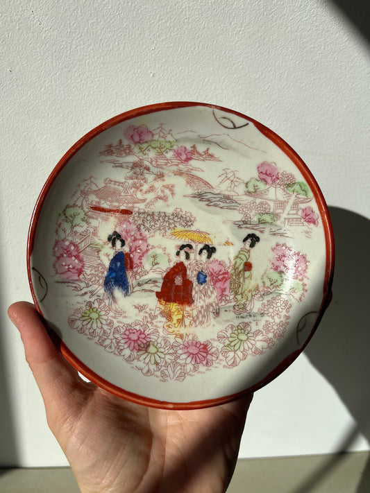 Vintage decorative geisha plate