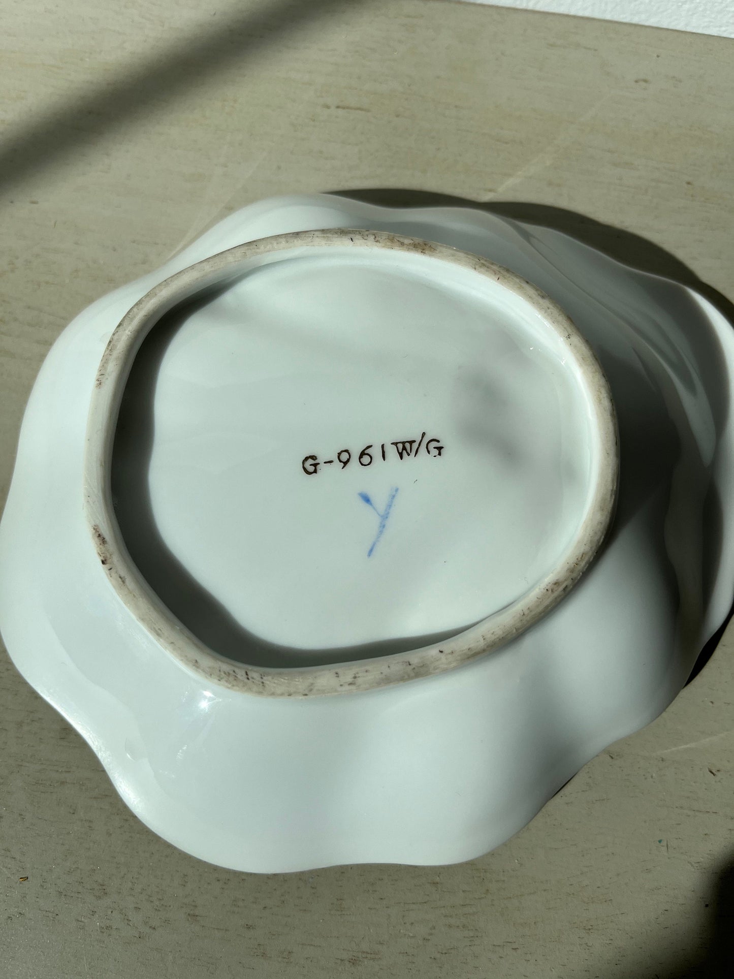 Vintage porcelain shell dish