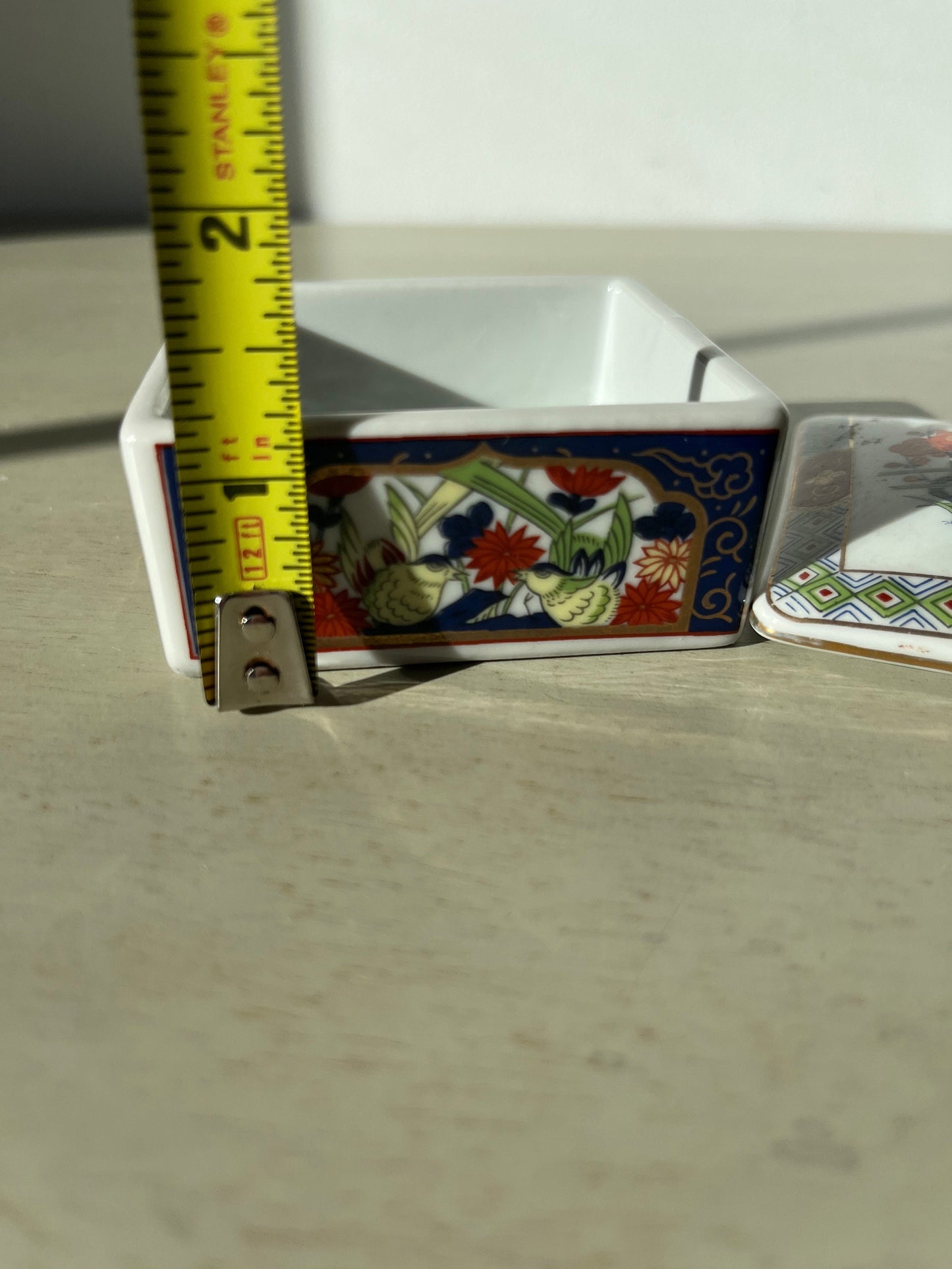 Japanese Imari porcelain trinket box