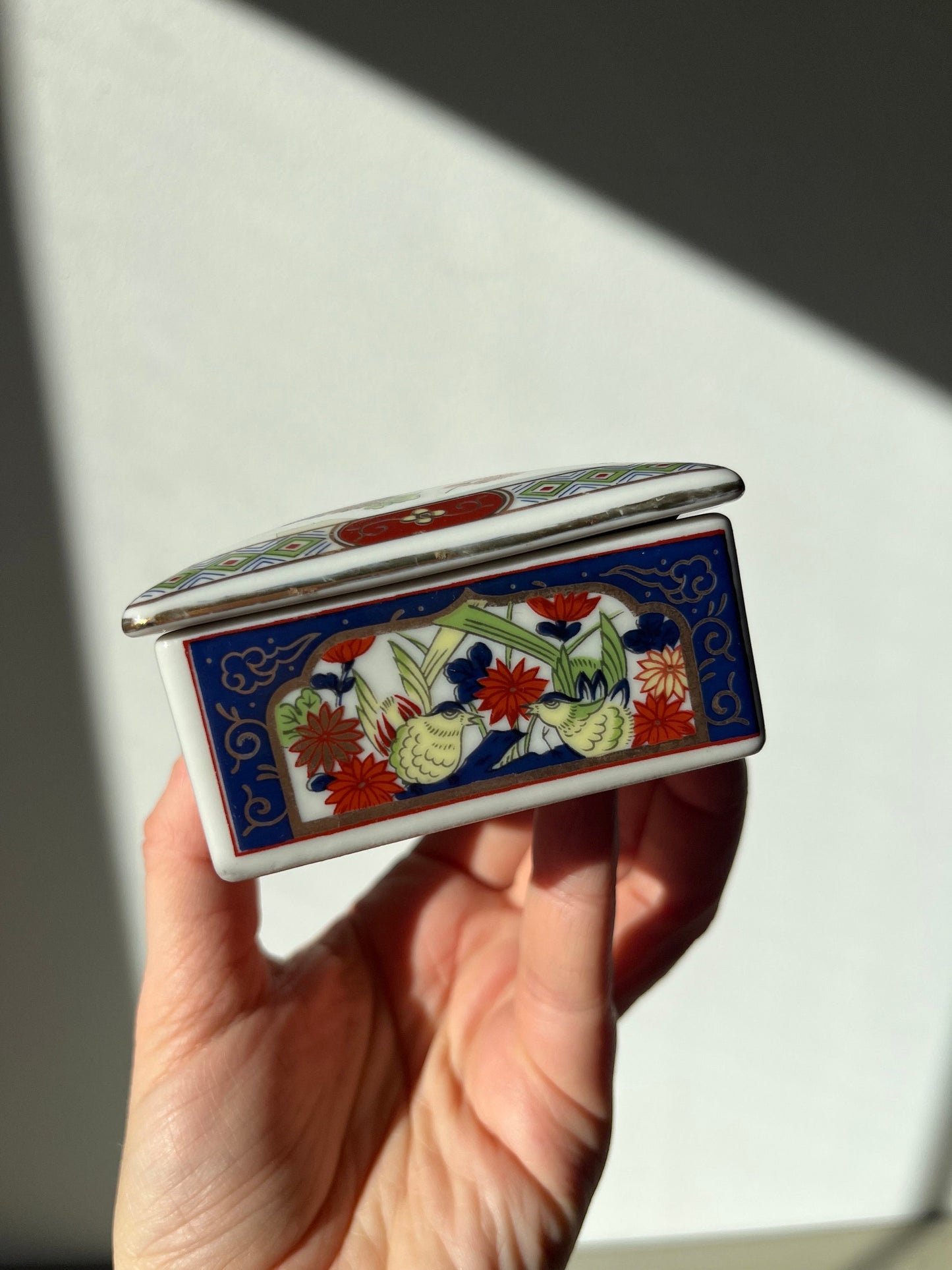 Japanese Imari porcelain trinket box