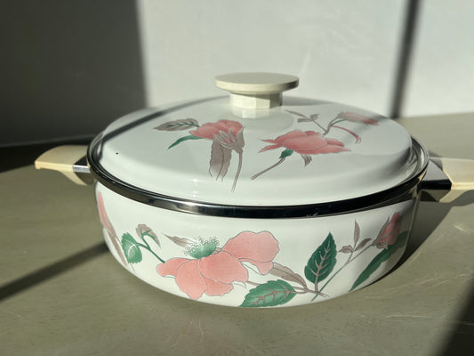 Vintage Mikasa 1980s Silk Flowers Gourmet Colors 2.5 quart casserole UN 406 with a lid