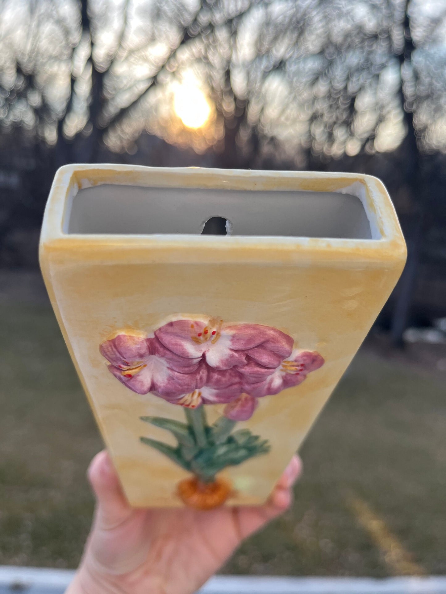 Vintage hangeable floral vase