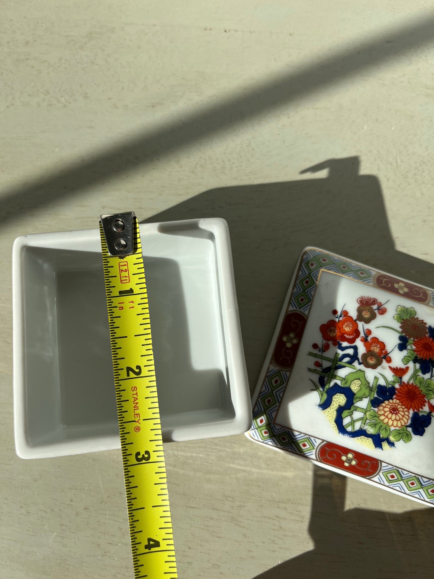 Japanese Imari porcelain trinket box