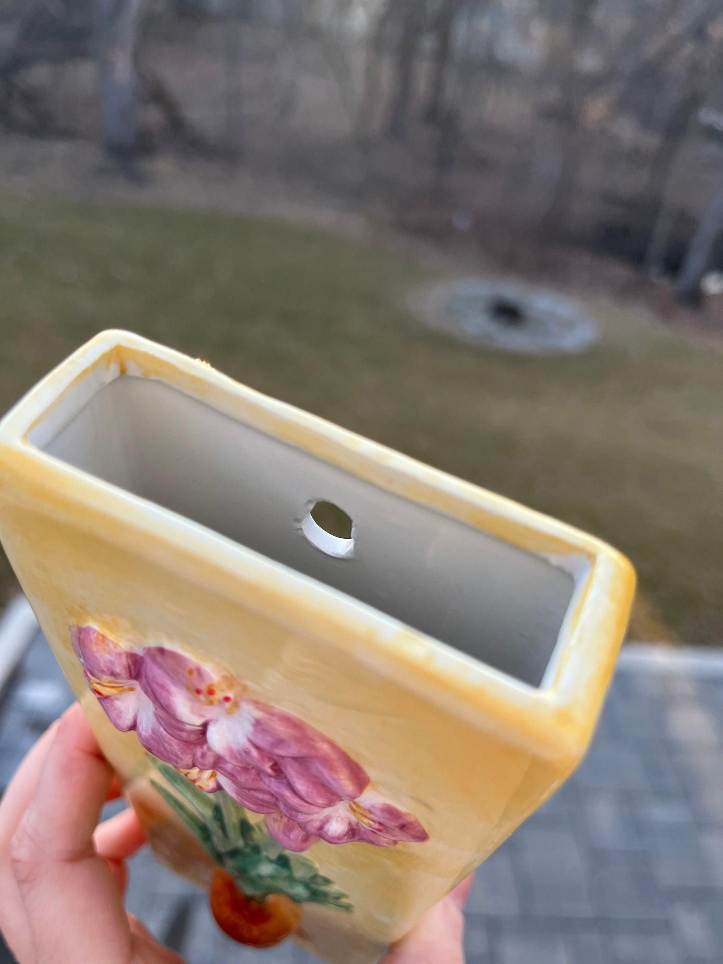 Vintage hangeable floral vase