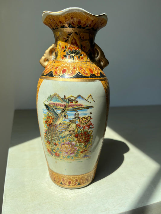 Beautiful vintage 1950s Japanese Satsuma Vase Hand Painted