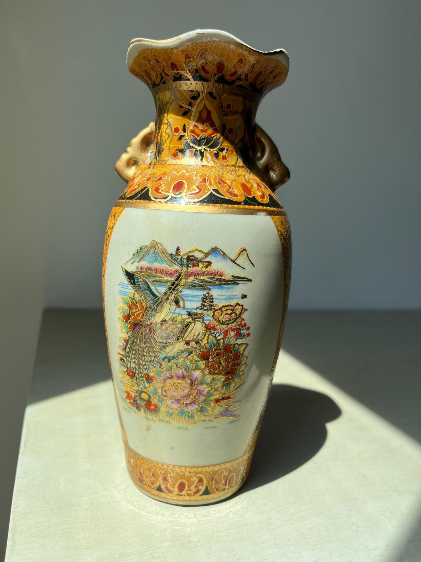 Beautiful vintage 1950s Japanese Satsuma Vase Hand Painted