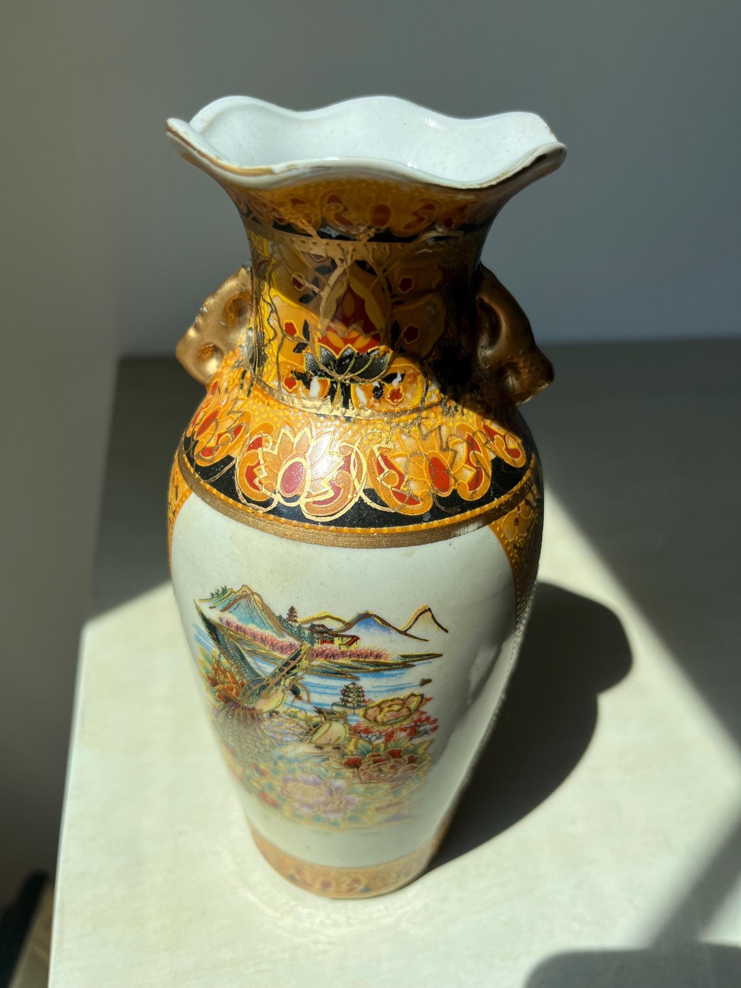 Beautiful vintage 1950s Japanese Satsuma Vase Hand Painted