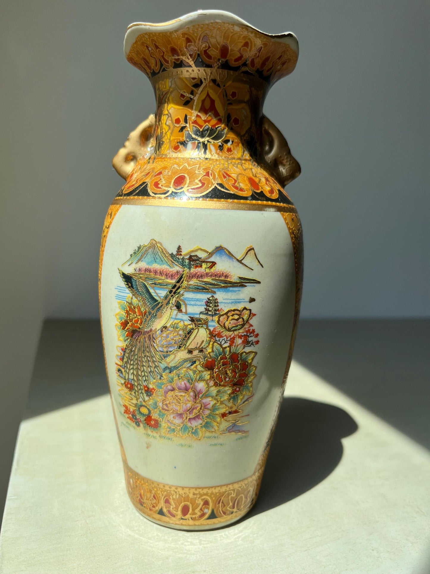 Beautiful vintage 1950s Japanese Satsuma Vase Hand Painted