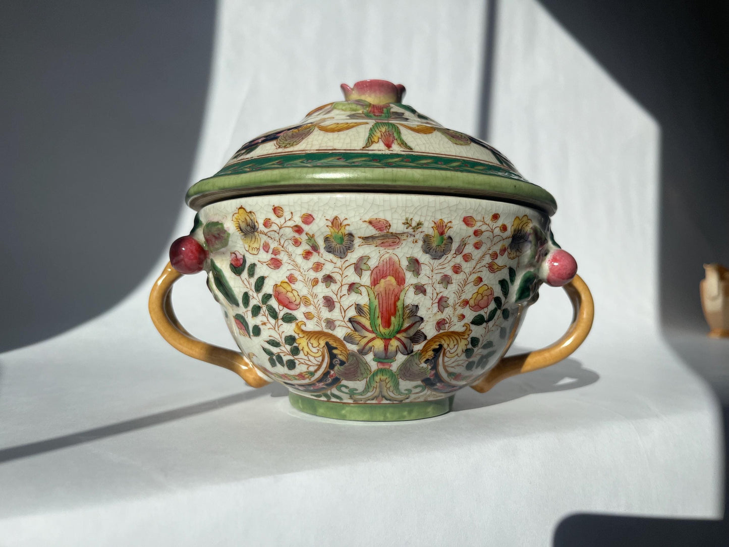 Amazingly beautiful 1895 Antique Wong Lee Chinese Tureen with a Lid