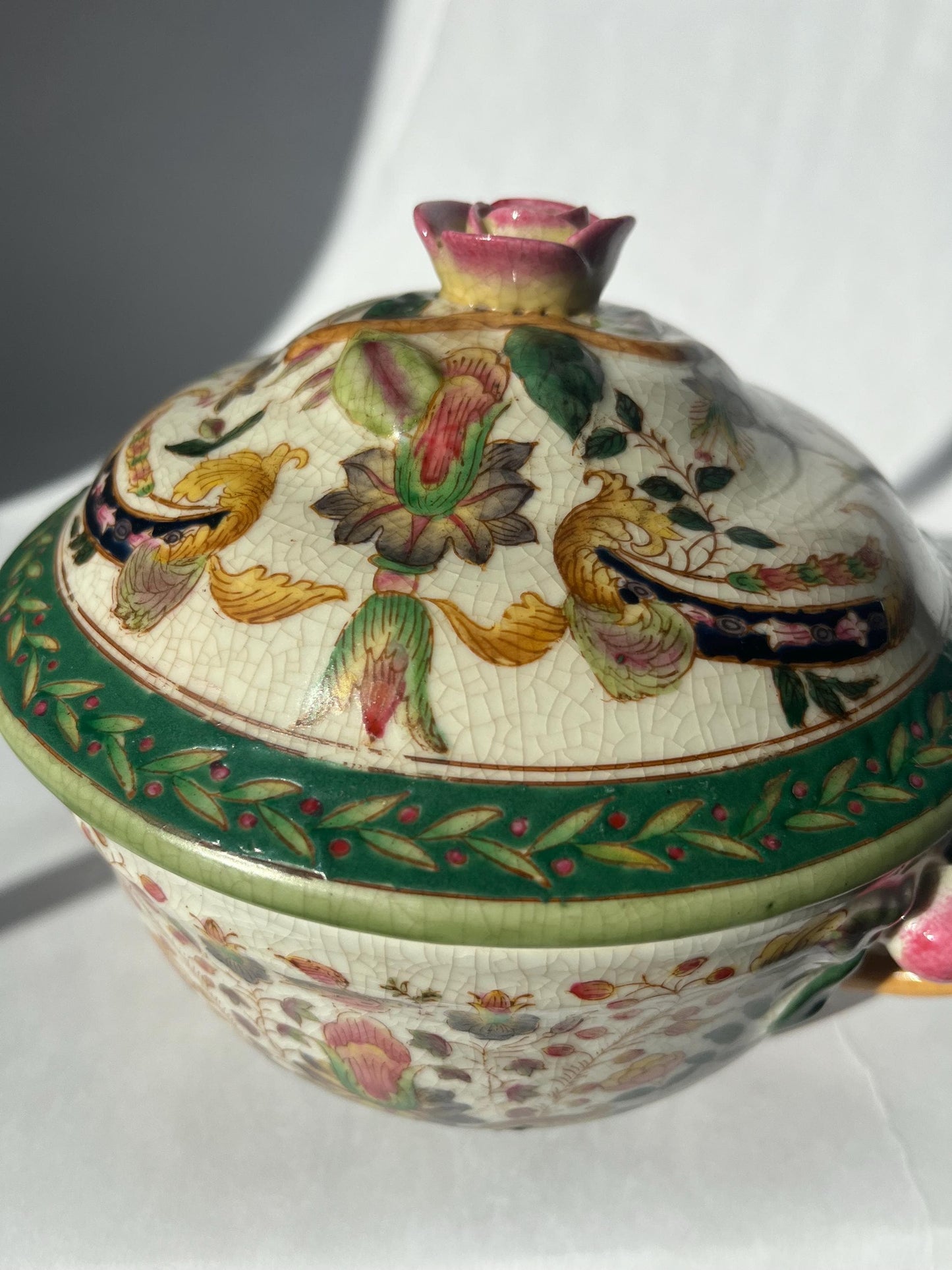 Amazingly beautiful 1895 Antique Wong Lee Chinese Tureen with a Lid