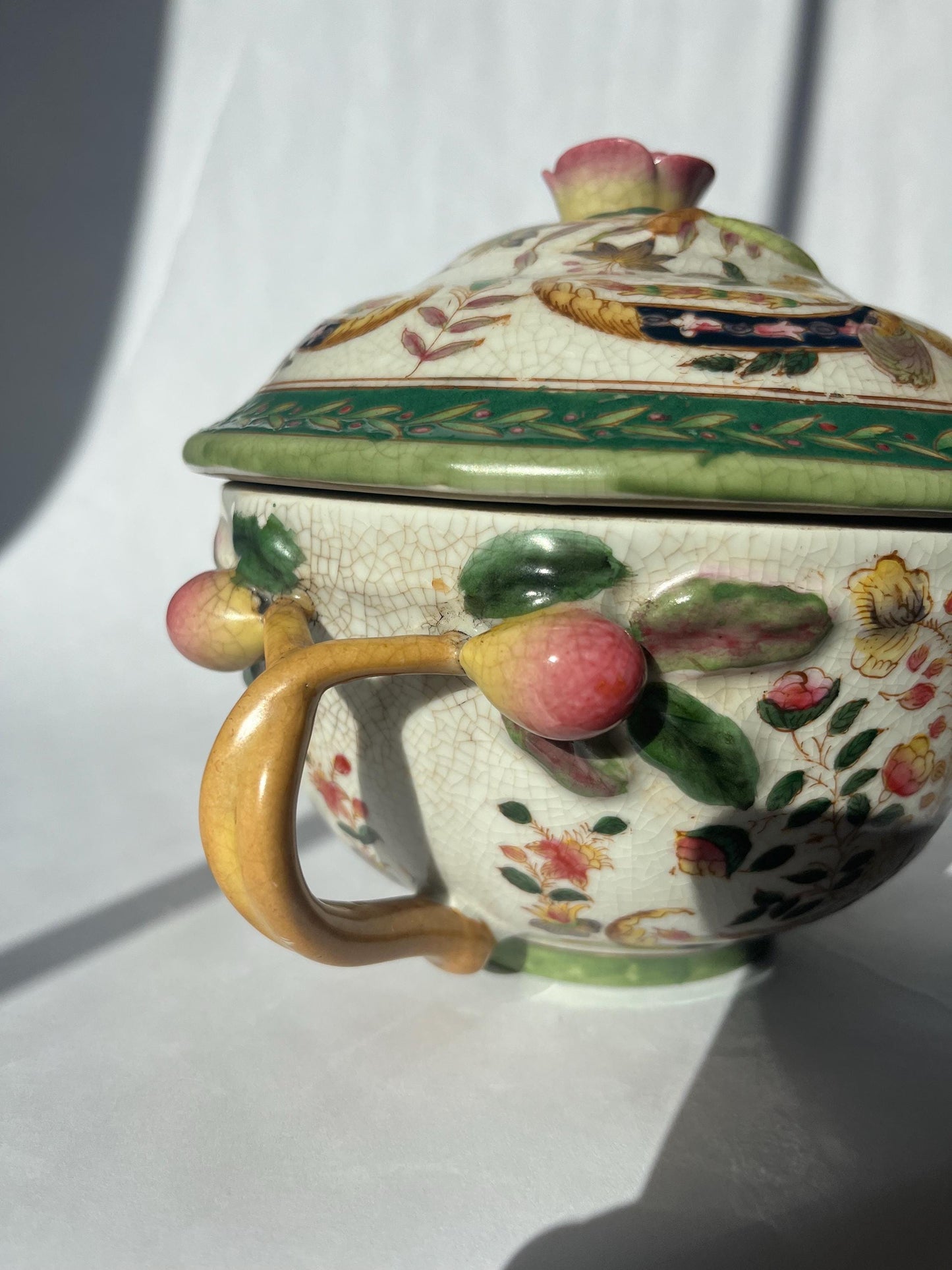 Amazingly beautiful 1895 Antique Wong Lee Chinese Tureen with a Lid