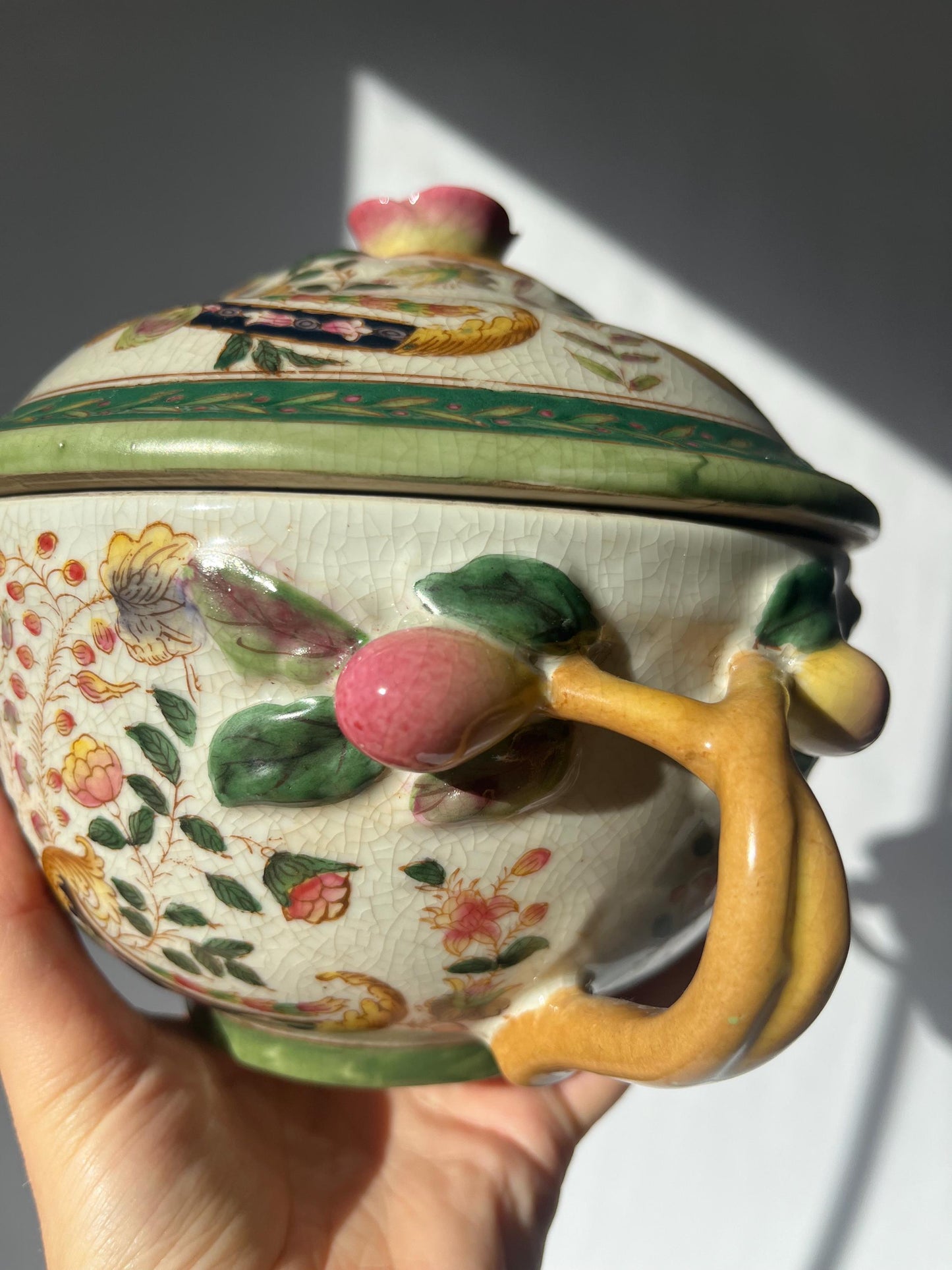 Amazingly beautiful 1895 Antique Wong Lee Chinese Tureen with a Lid