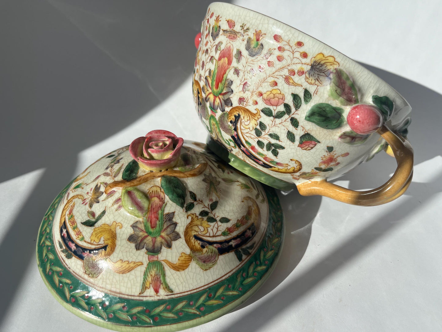 Amazingly beautiful 1895 Antique Wong Lee Chinese Tureen with a Lid