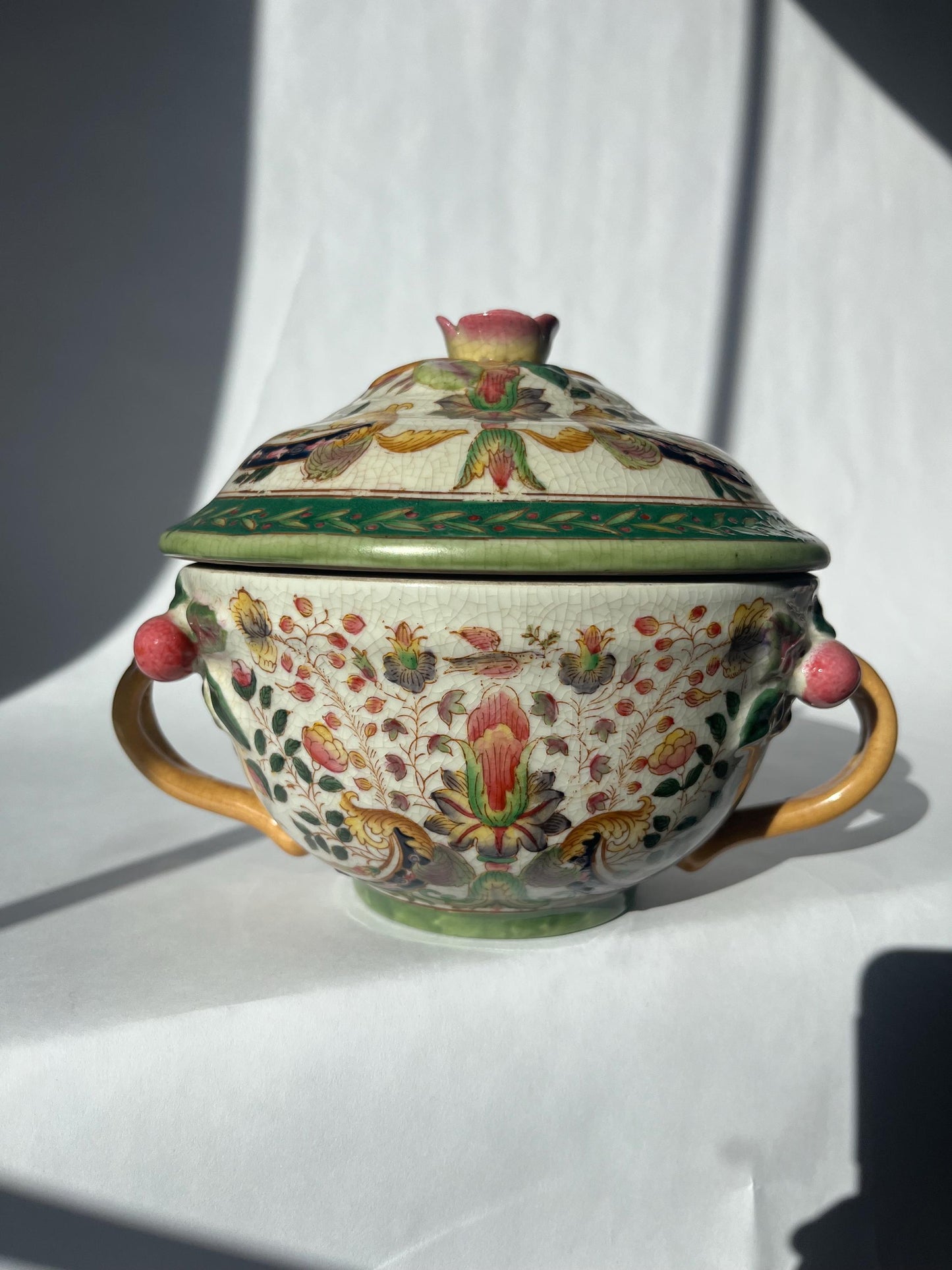 Amazingly beautiful 1895 Antique Wong Lee Chinese Tureen with a Lid