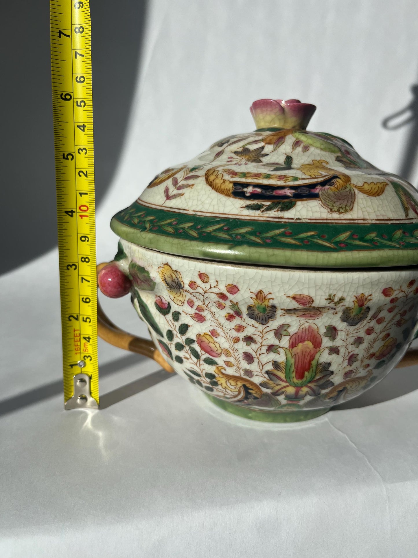 Amazingly beautiful 1895 Antique Wong Lee Chinese Tureen with a Lid