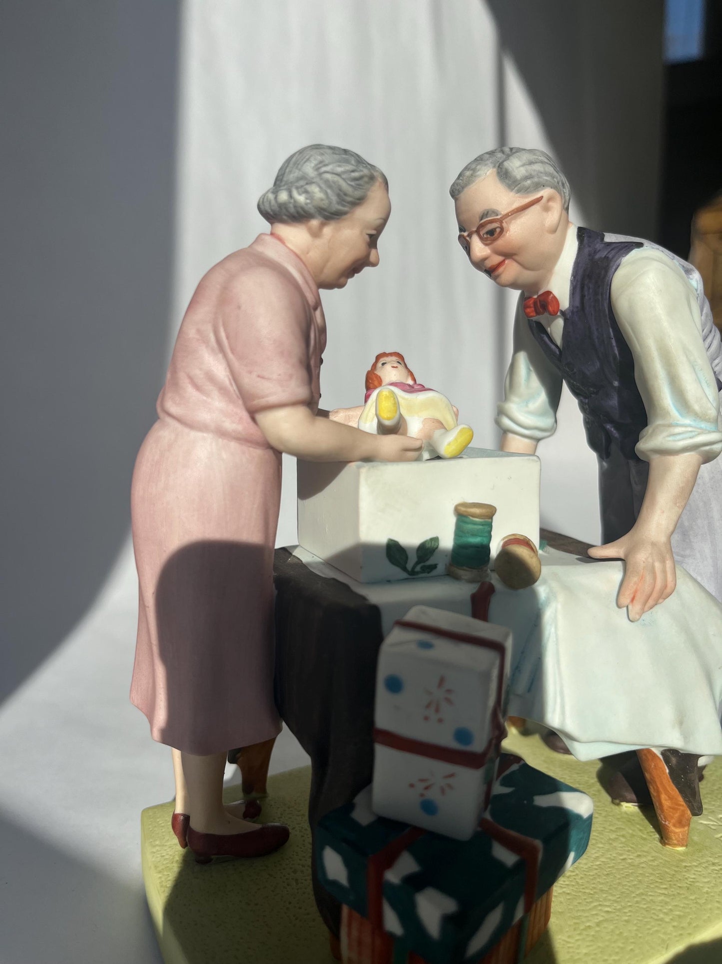 Vintage 1980 Figurine Wrapping Christmas Presents by Norman Rockwell American Family