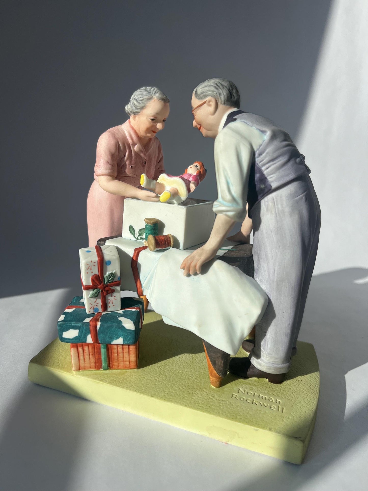 Vintage 1980 Figurine Wrapping Christmas Presents by Norman Rockwell American Family