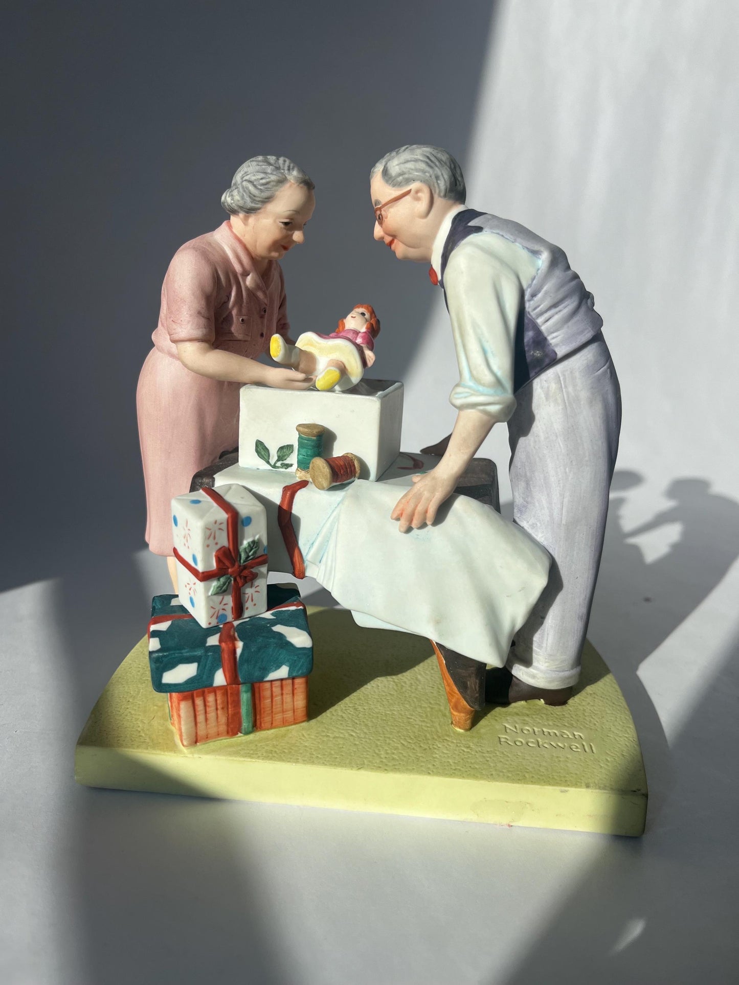 Vintage 1980 Figurine Wrapping Christmas Presents by Norman Rockwell American Family
