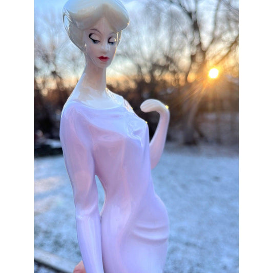 Vintage Royal Doulton ceramic figurine “Debutante