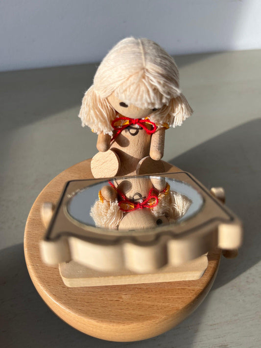 Vintage Otagiri Japan (OMC) music box ‘Girl & mirror