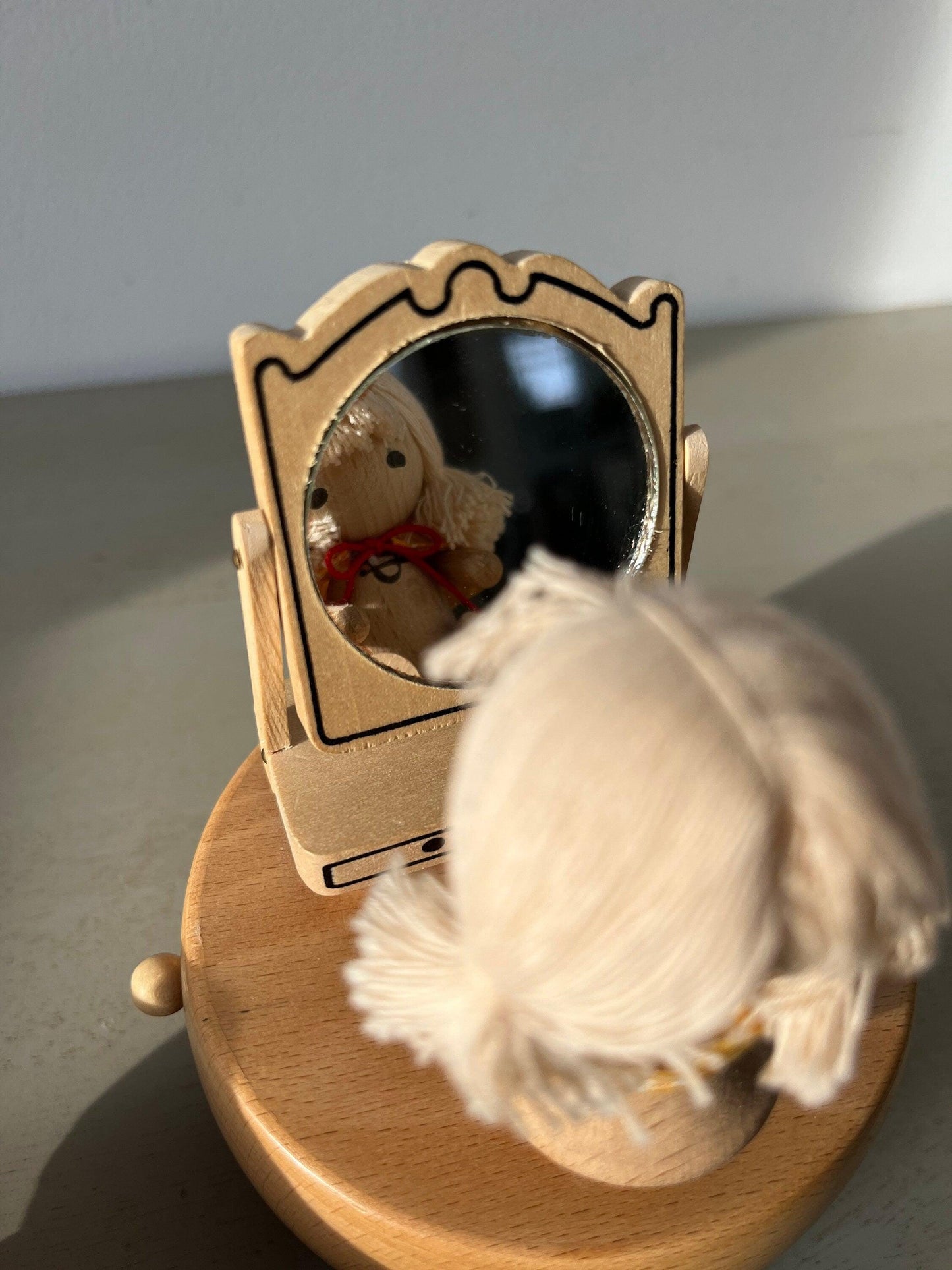 Vintage Otagiri Japan (OMC) music box ‘Girl & mirror