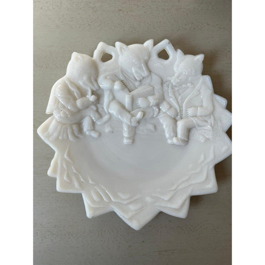 Antique Early 20th Century Westmoreland Milk Glass Plate  Three Wolves Reading