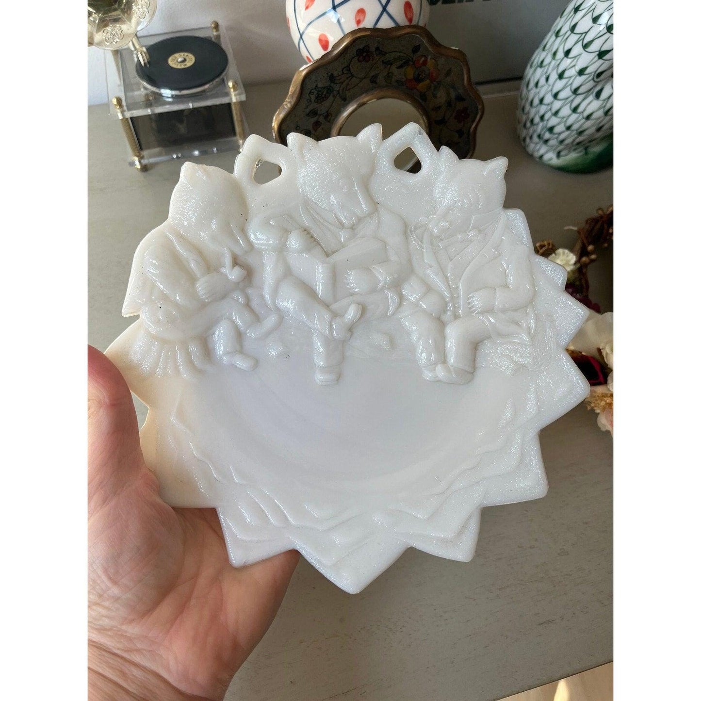 Antique Early 20th Century Westmoreland Milk Glass Plate  Three Wolves Reading