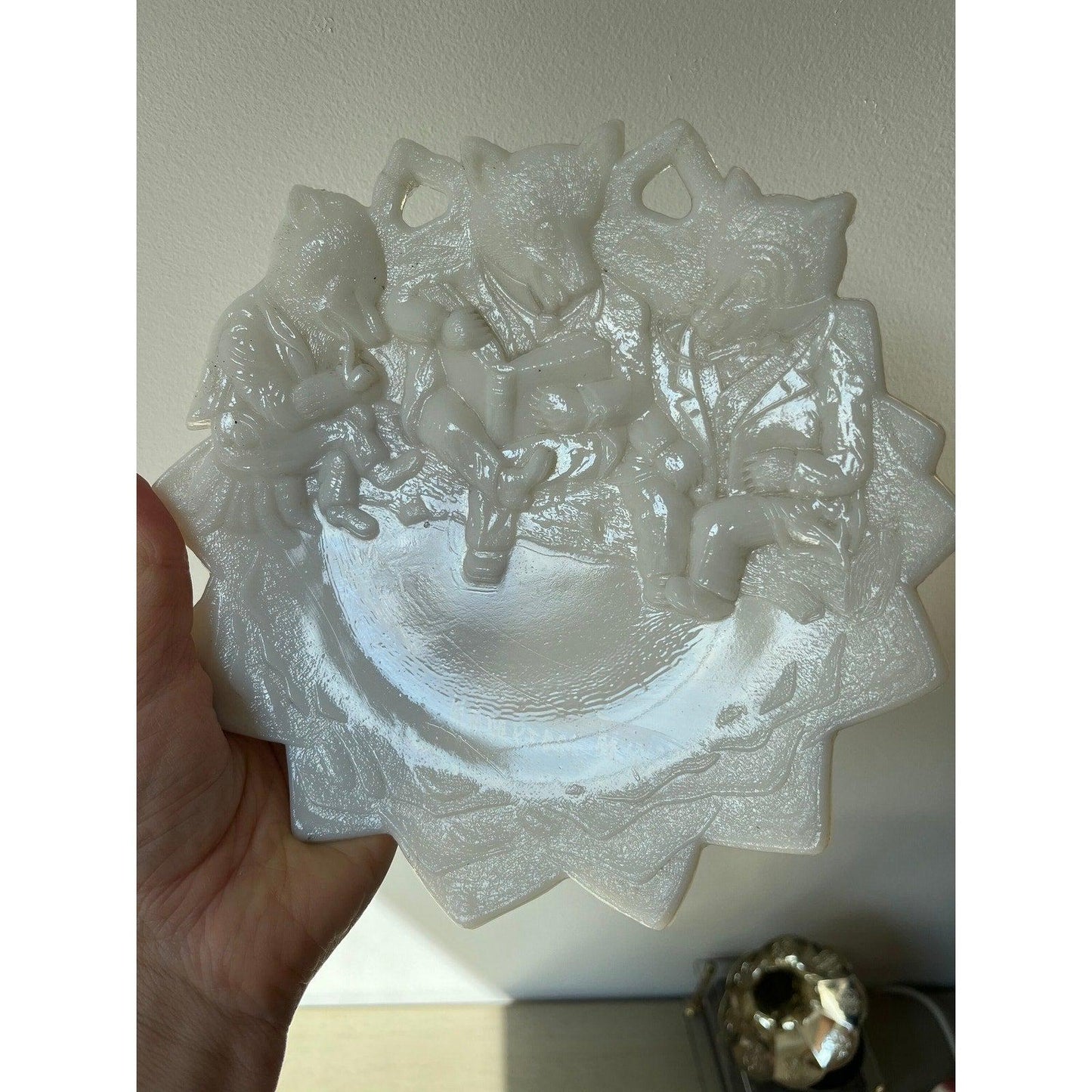 Antique Early 20th Century Westmoreland Milk Glass Plate  Three Wolves Reading