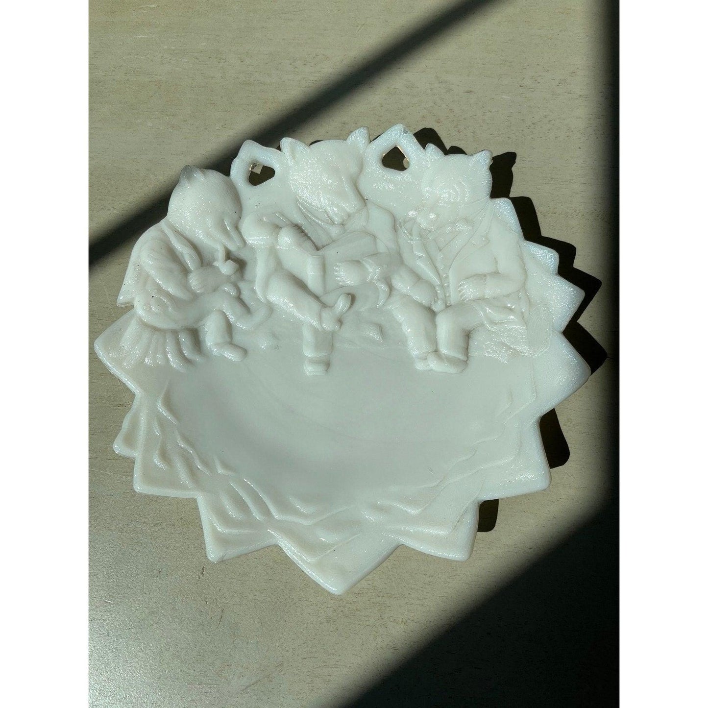 Antique Early 20th Century Westmoreland Milk Glass Plate  Three Wolves Reading