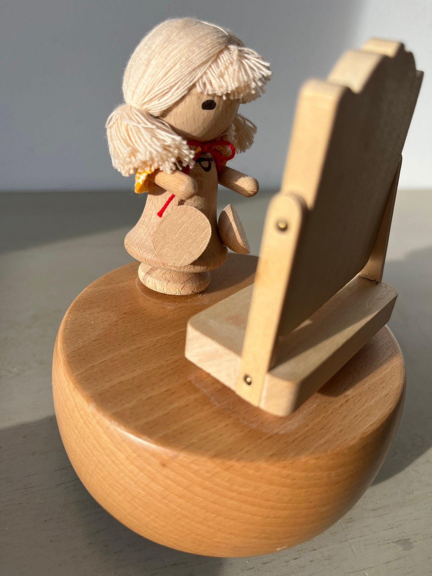 Vintage Otagiri Japan (OMC) music box ‘Girl & mirror