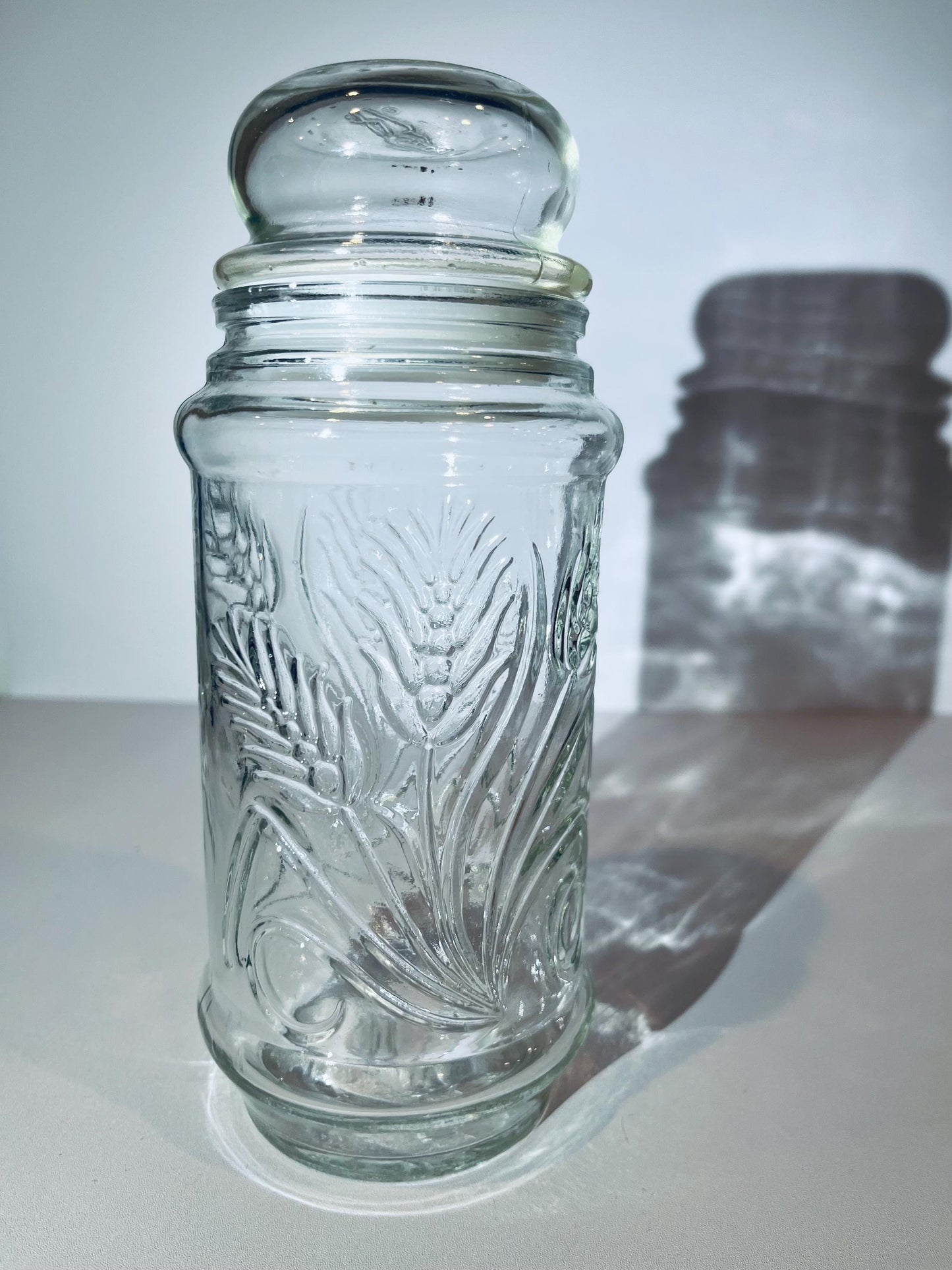 Vintage 1982 Planters Mr. Peanut Collectible Glass Apothecary Jar Wheat Stalk