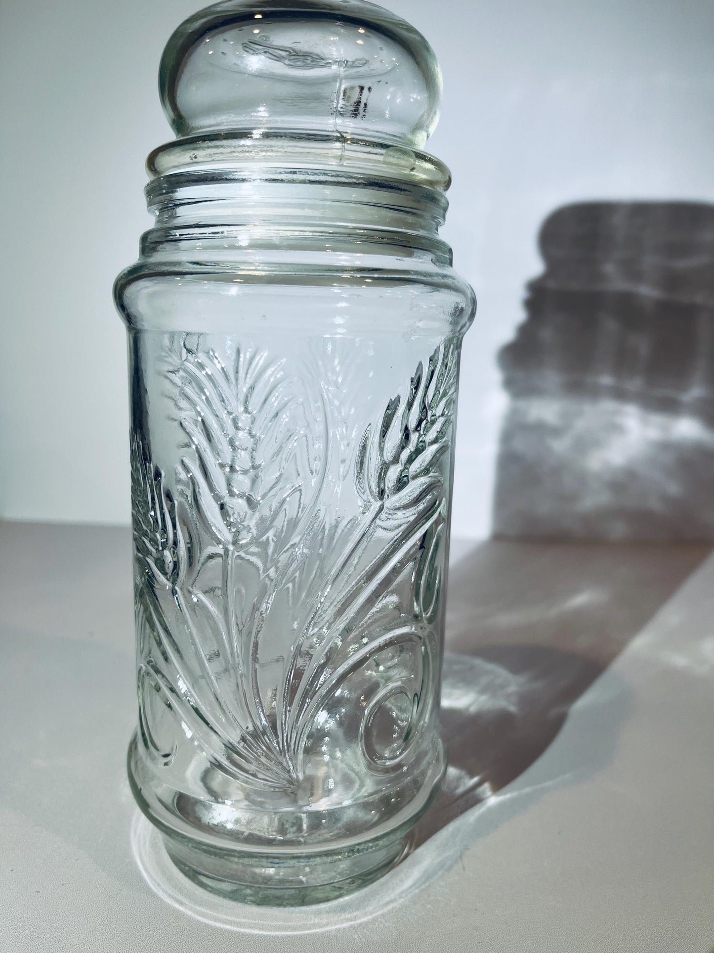 Vintage 1982 Planters Mr. Peanut Collectible Glass Apothecary Jar Wheat Stalk